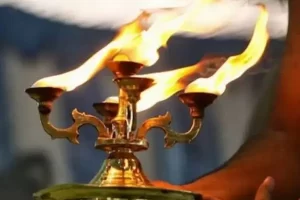 தீபம் காட்டுதல்