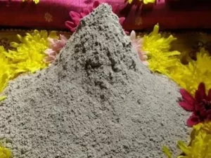 பக்தர்களின் நோய் தீர்க்கும் மண் மருந்து